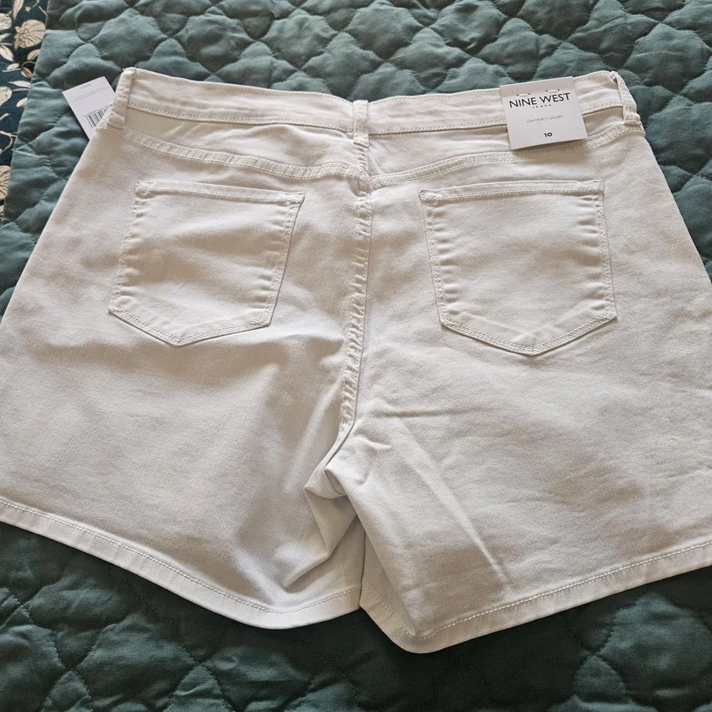 Nine West White Gramercy Shorts - Picture 7 of 7